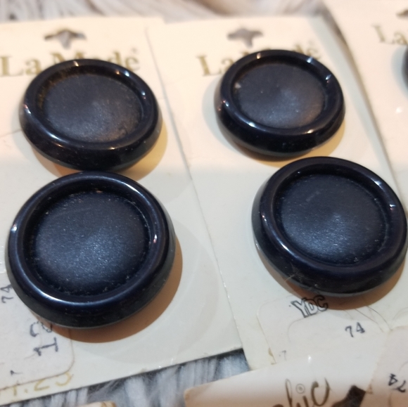 Vintage Buttons - Picture 6 of 13